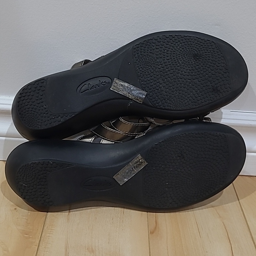 Clarks Women's Size 9.5 Strappy Sandals - Picture 6 of 6